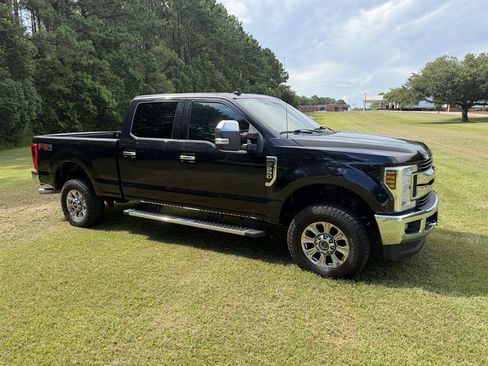 Used 2019 Ford F250 XLT w/ XLT Premium Package AWD/4WD image 7