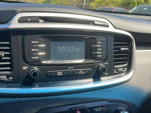 Used 2018 Kia Sorento LX AWD/4WD image 17