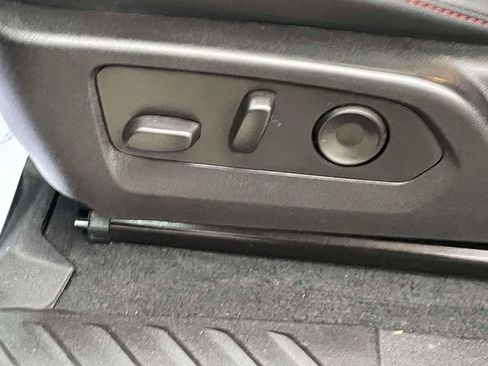 Used 2023 Chevrolet Colorado Z71 w/ Z71 Convenience Package 2 image 17