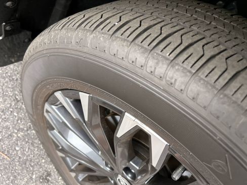 Used 2025 Nissan Rogue Platinum w/ Platinum Premium Package image 12