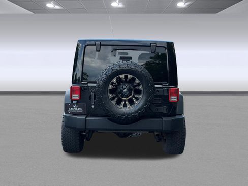 Used 2018 Jeep Wrangler Unlimited Rubicon w/ Cold Weather Group AWD/4WD image 10