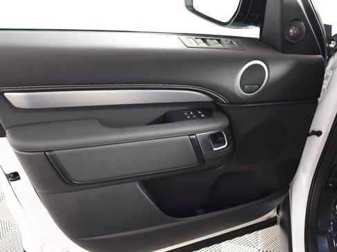 Used 2025 Land Rover Discovery Dynamic SE AWD/4WD image 14
