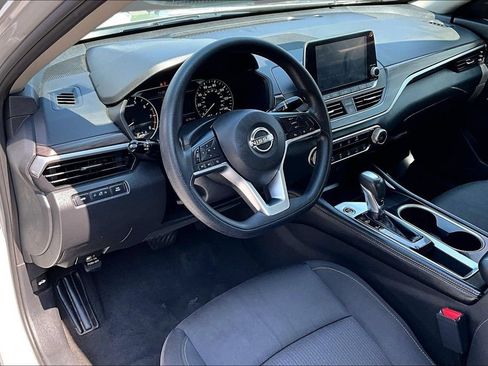 Used 2023 Nissan Altima 2.5 SV FWD image 17