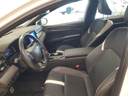 Used 2025 Toyota Camry SE image 14