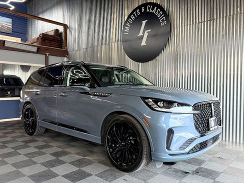 Used 2025 Lincoln Aviator Reserve w/ Equipment Group 201A image 2