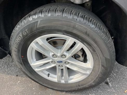 Used 2024 Ford Explorer XLT w/ Equipment Group 202A AWD/4WD image 14