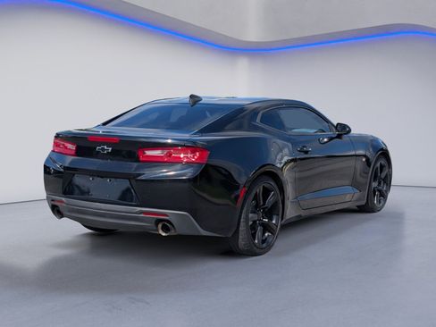 Used 2017 Chevrolet Camaro LT w/ Technology Package RWD image 9
