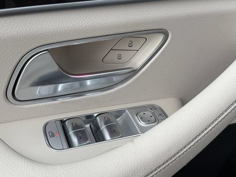 Used 2025 Mercedes-Benz GLS 450 4MATIC image 16