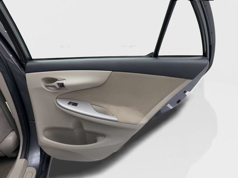 Used 2011 Toyota Corolla LE FWD image 25