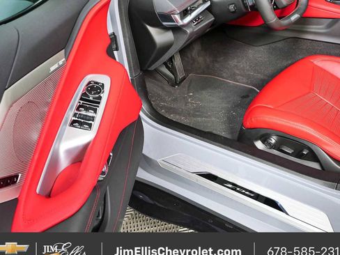 Used 2025 Chevrolet Corvette Z06 RWD image 8