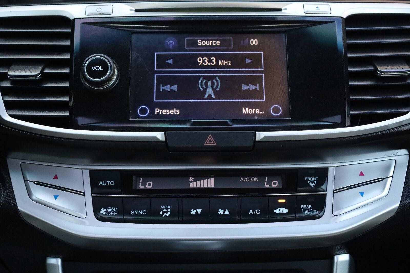 Used 2014 Honda Accord EX-L image 31