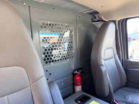 Used 2015 Chevrolet Express 2500 image 16