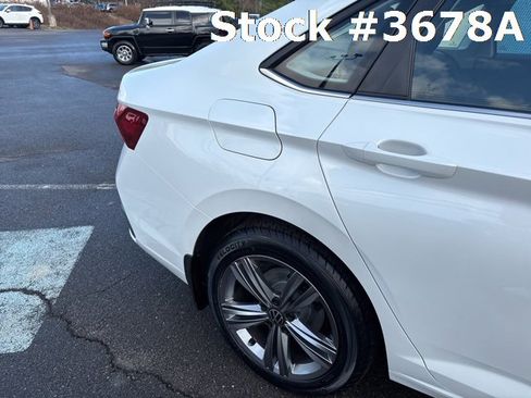 Certified 2023 Volkswagen Jetta SE image 16