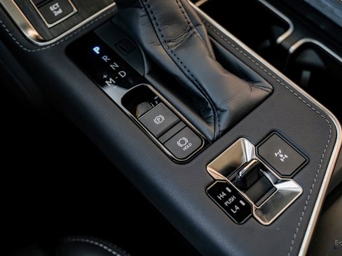 Used 2025 Lexus GX 550 w/ Accessory Package (2T) image 56