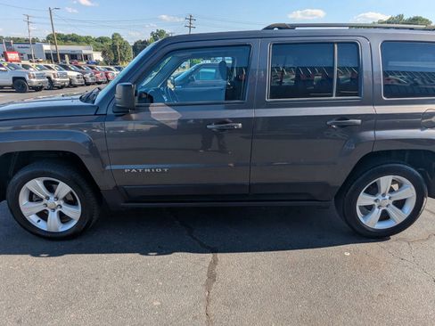 Used 2016 Jeep Patriot Latitude FWD image 4