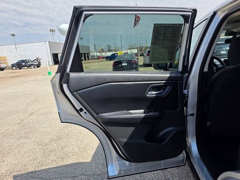 Used 2025 Nissan Rogue SV AWD/4WD image 18