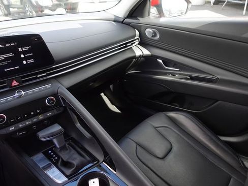Used 2023 Hyundai Elantra Limited image 20