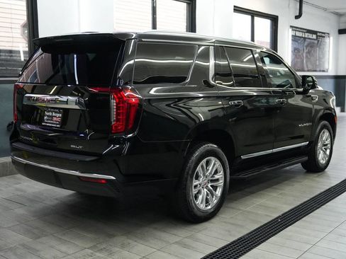 Used 2024 GMC Yukon SLT w/ SLT Luxury Package AWD/4WD image 8