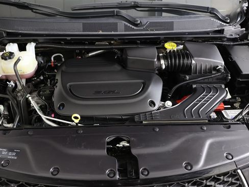 Used 2024 Chrysler Pacifica Touring-L FWD image 22