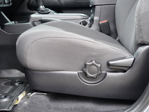 Used 2018 Toyota Tacoma TRD Off-Road image 15