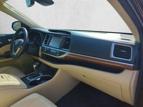 Used 2019 Toyota Highlander Limited image 27