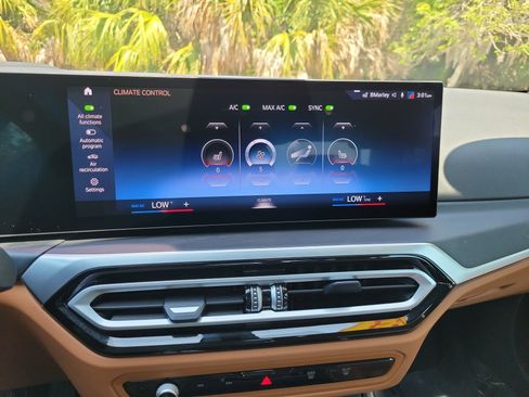 Used 2024 BMW 330i Sedan w/ Premium Package RWD image 21