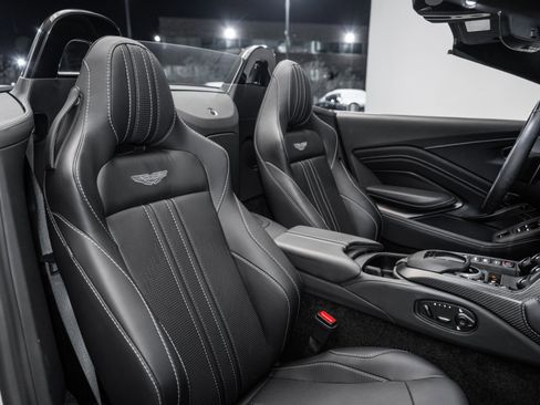 Used 2023 Aston Martin V8 Vantage Roadster image 18