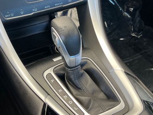 Used 2015 Ford Fusion SE FWD image 22