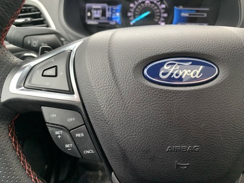 Used 2022 Ford Edge ST-Line w/ Class II Trailer Tow Package image 7