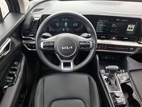 Used 2025 Kia Sportage EX image 12