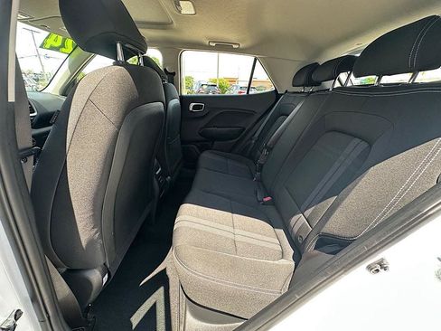 Used 2024 Hyundai Venue SEL FWD image 15