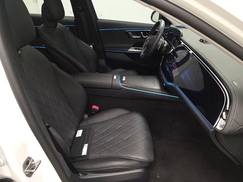 Used 2025 Mercedes-Benz E 450 4MATIC Sedan w/ Airmatic Package image 11