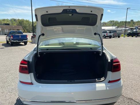 Used 2018 Volkswagen Passat 2.0T SE FWD image 29