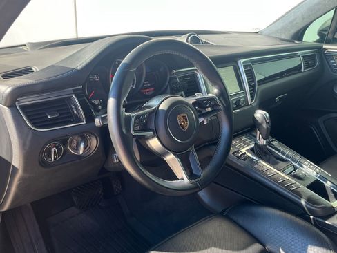 Used 2016 Porsche Macan Turbo image 4