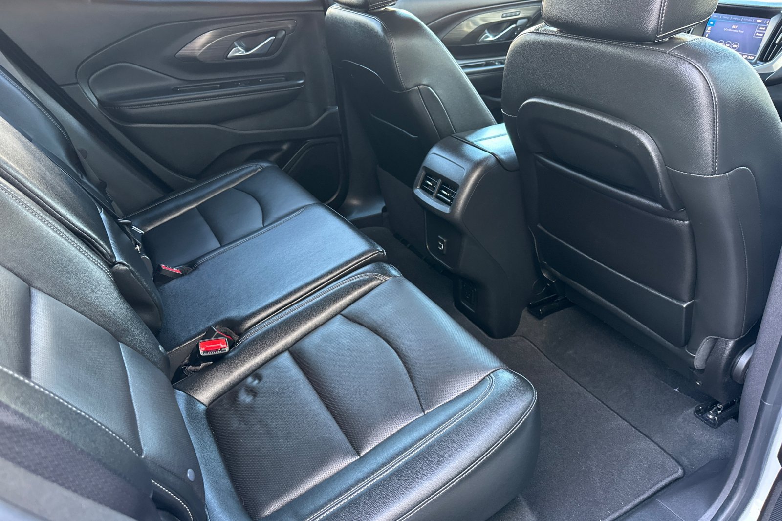 Used 2024 GMC Terrain SLT w/ Elevation Edition FWD image 19