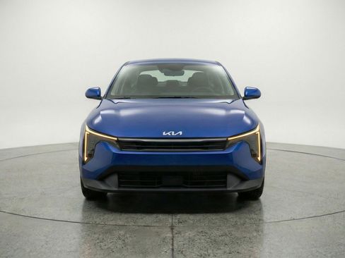 Used 2025 Kia K4 FWD image 2