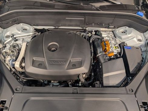 Used 2025 Volvo XC90 T8 Plus image 31