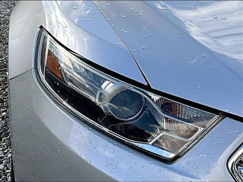 Used 2018 Ford Taurus Limited image 25