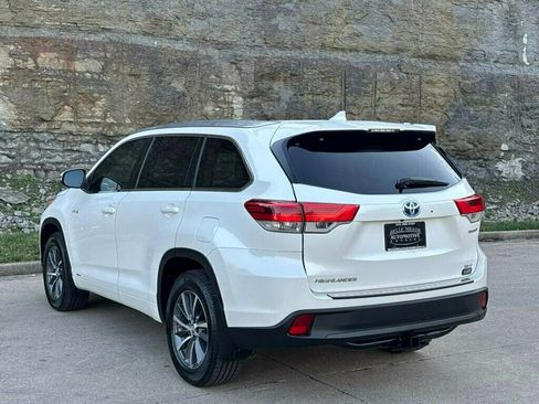 Used 2018 Toyota Highlander XLE image 3