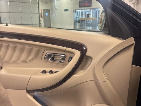 Used 2013 Ford Taurus Limited image 13