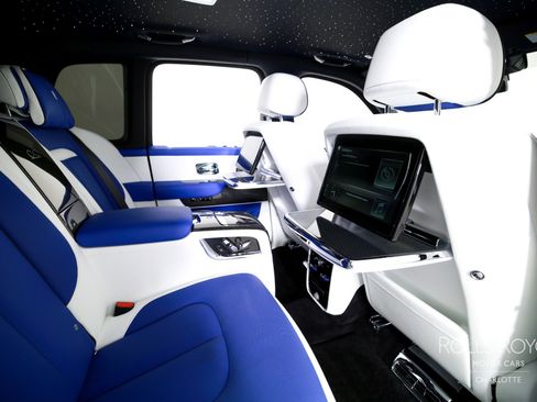 Used 2023 Rolls-Royce Cullinan Black Badge w/ Driver's Package image 32