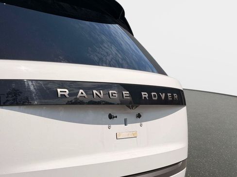 Used 2025 Land Rover Range Rover SE AWD/4WD image 24