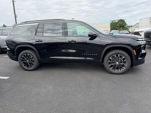 New 2026 Chevrolet Traverse LT w/ Sun and Wheel Package FWD image 9