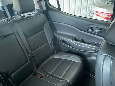 Used 2023 GMC Acadia SLT image 37