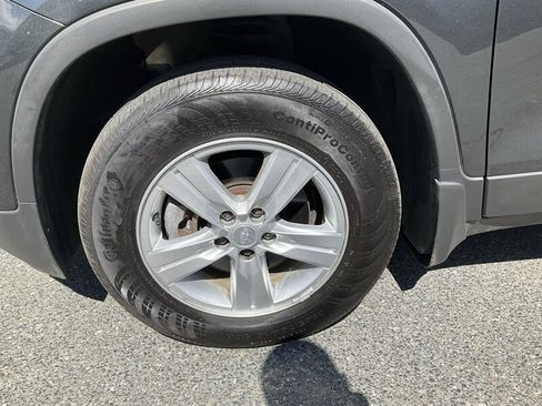 Used 2020 Chevrolet Trax LS w/ Tint and Cruise Package AWD/4WD image 10
