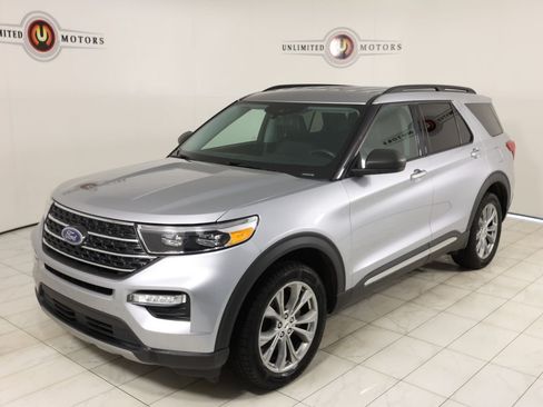 Used 2021 Ford Explorer XLT w/ Equipment Group 202A AWD/4WD image 35