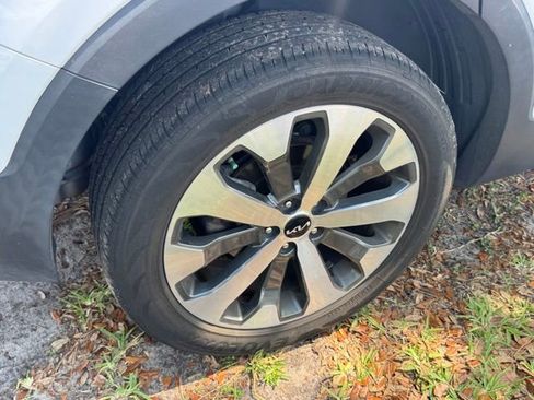 Certified 2022 Kia Telluride EX w/ EX Premium Package FWD image 7