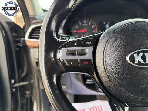 Used 2017 Kia Cadenza Premium w/ Luxury Package image 27