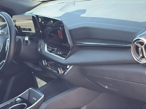 Used 2025 Chevrolet Equinox LT w/ Convenience Package II image 25