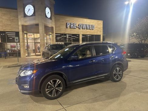 Used 2017 Nissan Rogue SL w/ SL Premium Package image 1